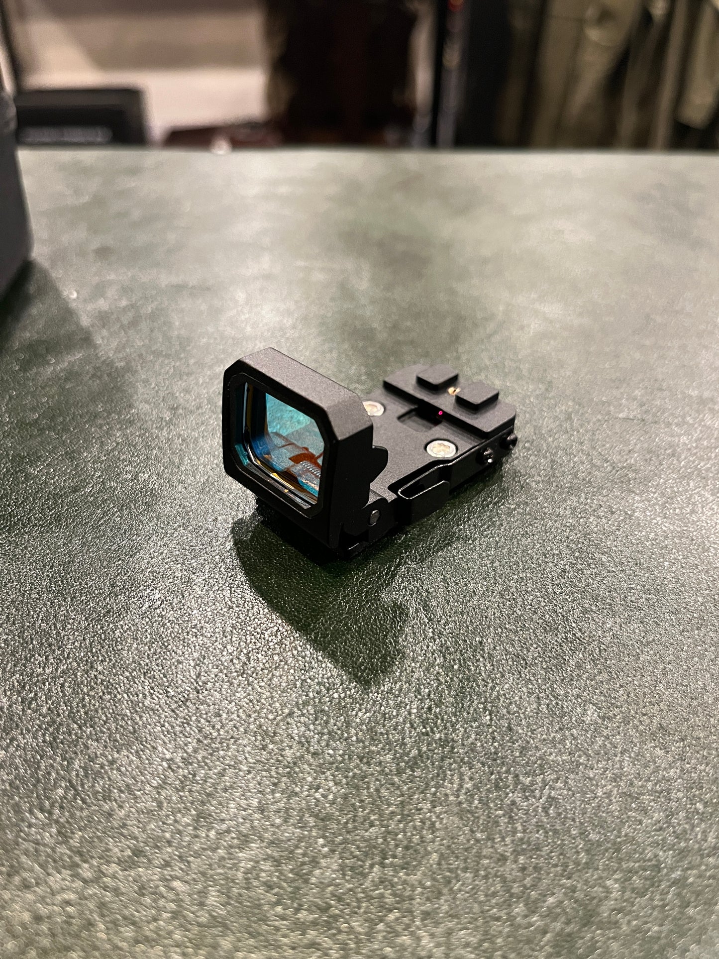 FlipDot Reflex Sight BLK – Compact Folding Red Dot with Mounting Kit