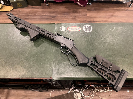 Henry Big Boy X 型 .45 Colt 手枪 – 现代战术杠杆式枪机 | 凿式底盘、Olight Sigurd 握把灯、瞄准镜导轨