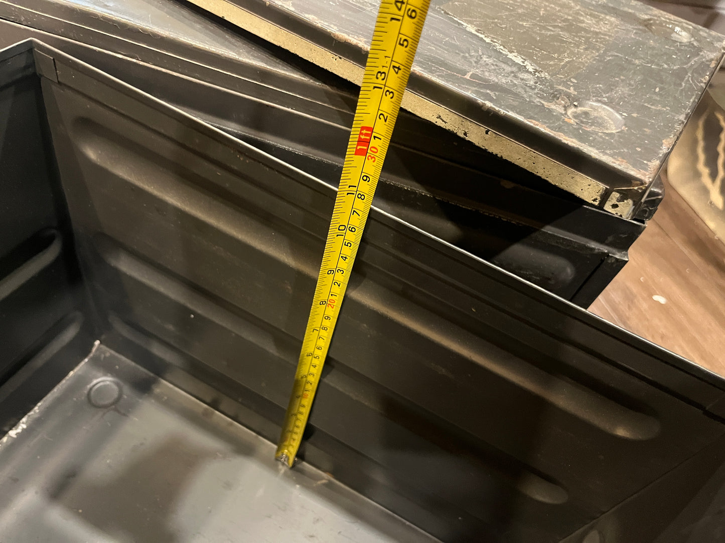 Boîte à munitions militaire en métal | Construction en acier | Style surplus militaire | Bon état