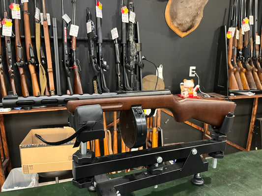 (Réapprovisionnement) Carabine semi-automatique Pietta PPS-50 .22 LR neuve, jamais utilisée – Canon de 12 pouces, crosse en bois et chargeur tambour