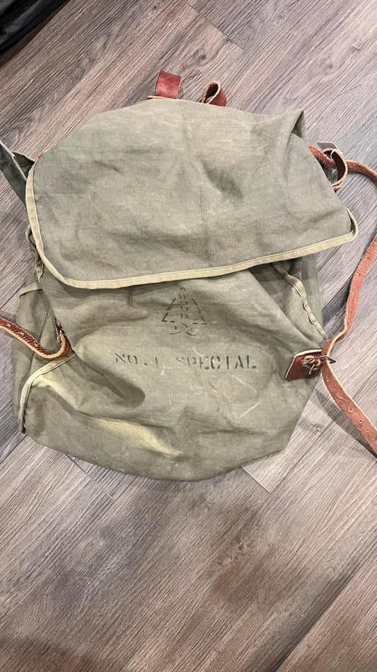 极其罕见的“No.1 Special”军用木质独木舟包 – 宽箭头标记,大约二战时期