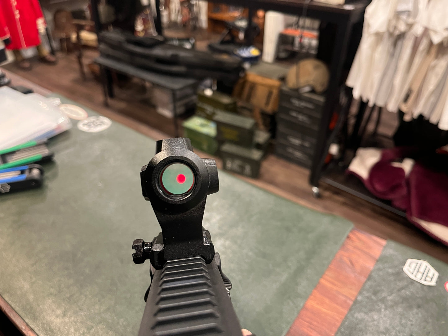 KRISS Vector Style 6mm Airsoft Rifle – FDE / Black Configuration with Red Dot Sight