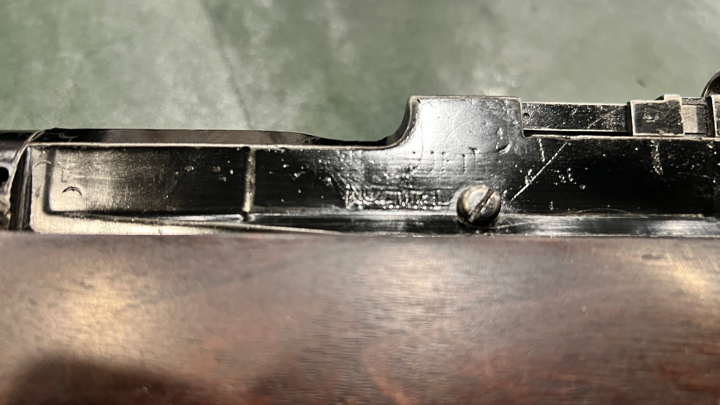 Fusil Lee-Enfield n° 4 Mk I Long Branch de 1943 – Tous assortis (boîtier, culasse et chargeur)