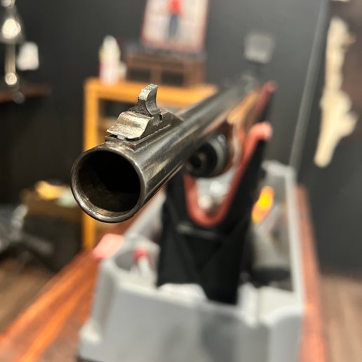 雷明顿 1100 半自动短管 12 号霰弹枪