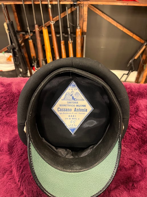 Chapeau de police italien vintage