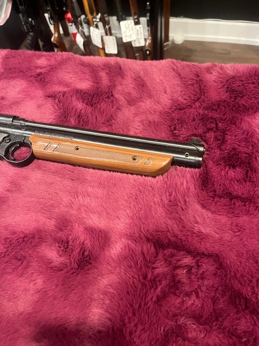 Crosman Medalist Model 1322 .22 Cal Pellet Pistol with Detachable Rifle Stock