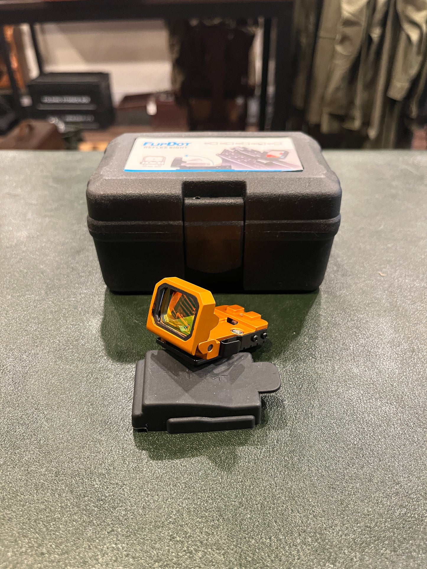 FlipDot Reflex Sight OG – 紧凑型折叠红点，带安装套件