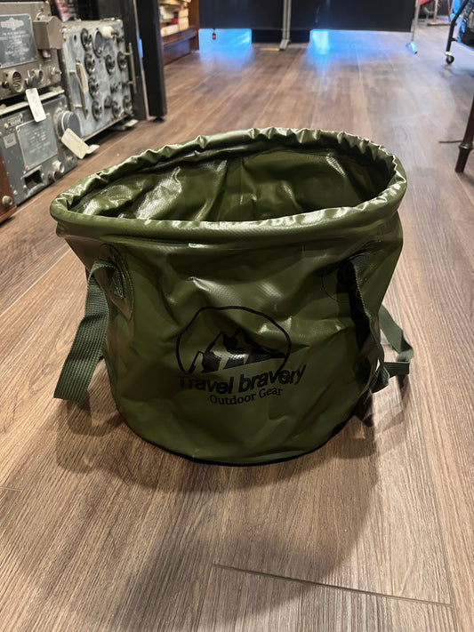 Travel Bravery 折叠水桶 – 23厘米高 x 31厘米直径