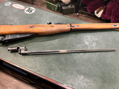 Soviet Mosin-Nagant M91/30 Bolt Action Rifle – Arsenal Refurbished – 7.62x54R