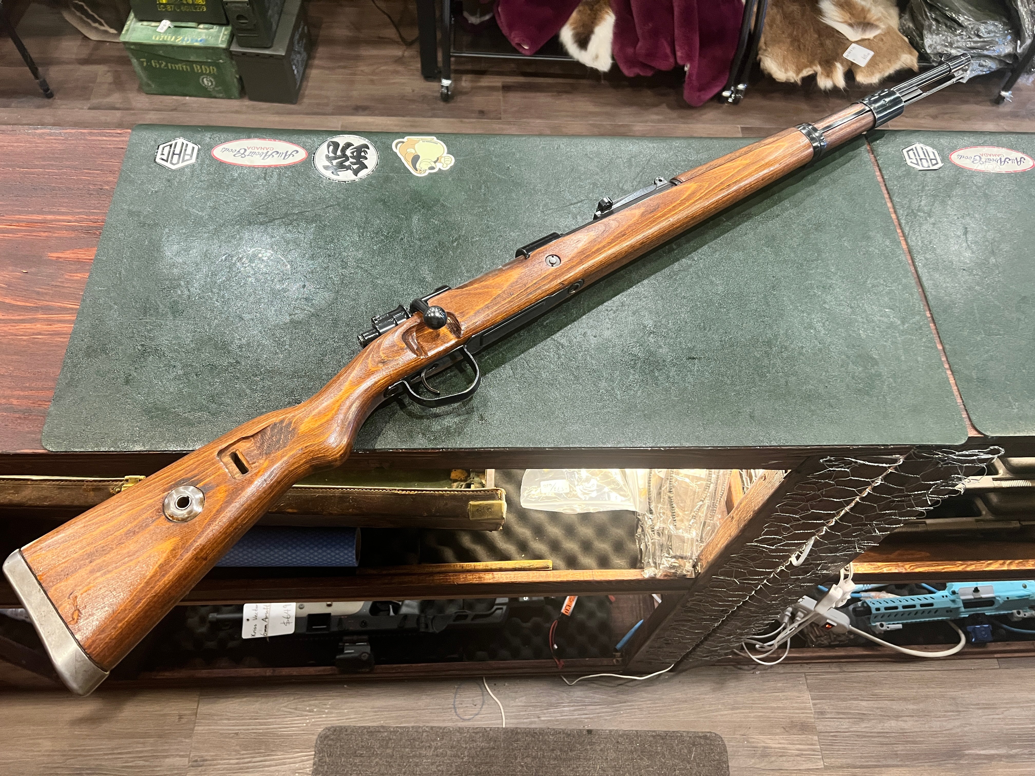 二战德国K98k步枪，古斯特洛夫兵工厂制造，1944年出厂，后期型。 – AAG