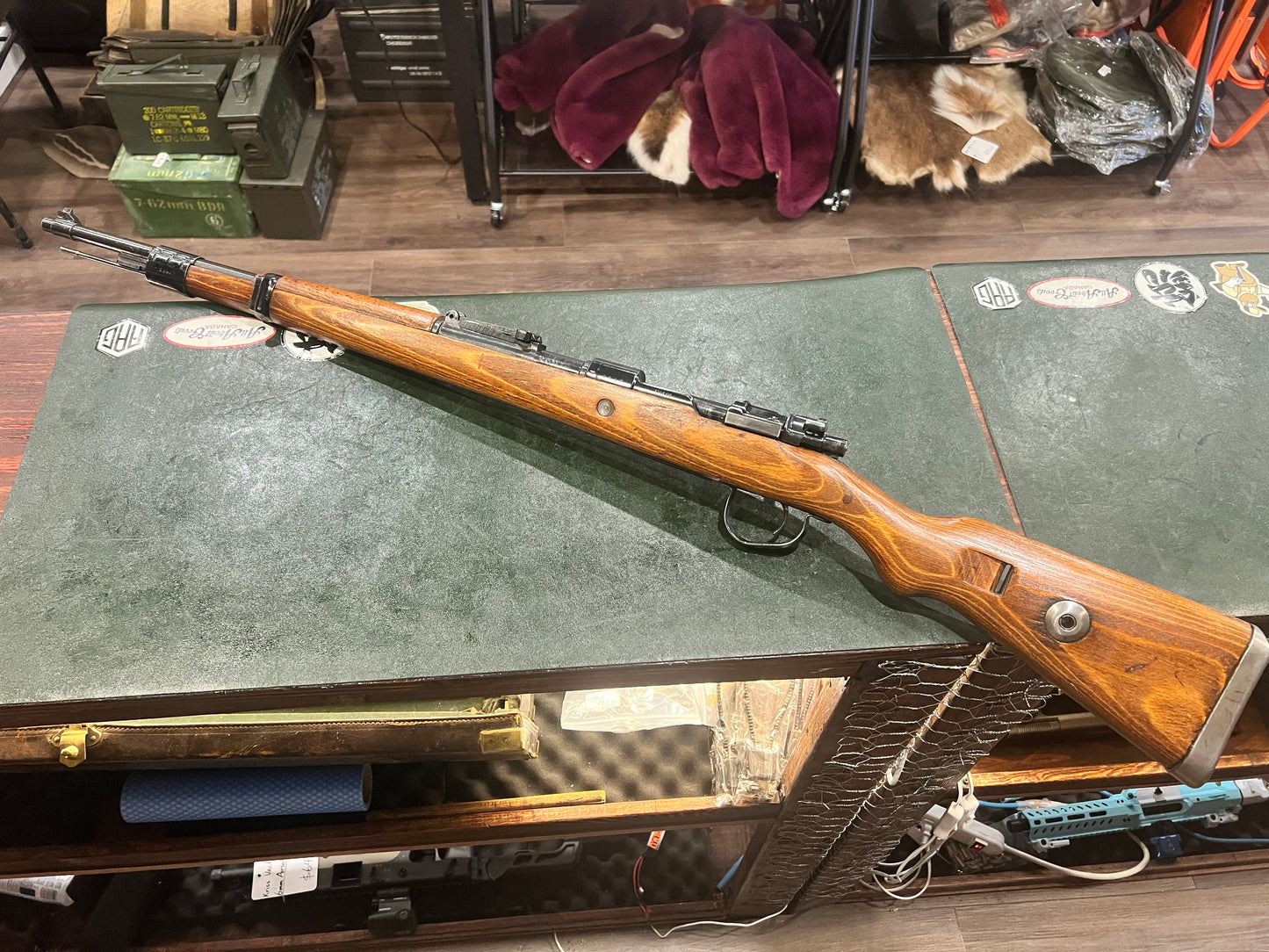Fusil allemand K98k de la Seconde Guerre mondiale, Gustloff Werke bcd 1944, exemplaire de fin de guerre conforme