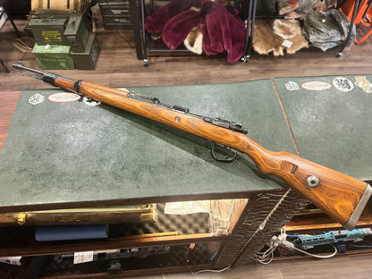 Fusil allemand K98k de la Seconde Guerre mondiale, Gustloff Werke bcd 1944, exemplaire de fin de guerre conforme