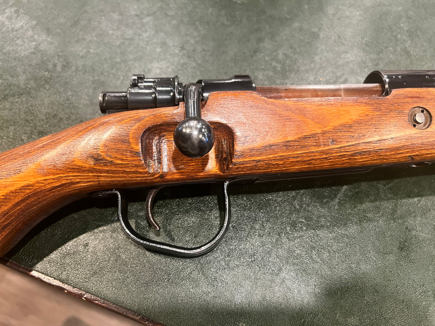 Fusil allemand K98k de la Seconde Guerre mondiale, Gustloff Werke bcd 1944, exemplaire de fin de guerre conforme