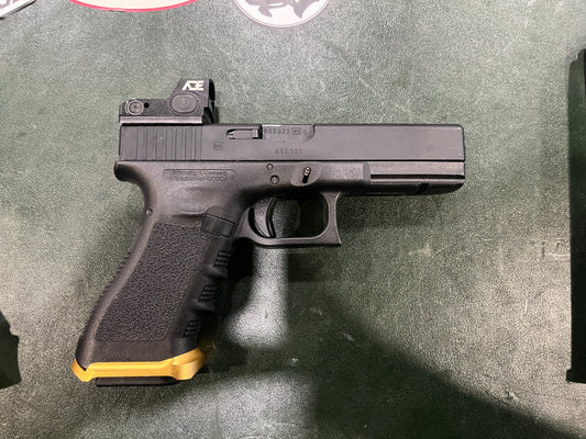 Glock 18C GBB Airsoft Pistol – Full Auto – Complete Set with Red Dot, 4 Extended Mags & Accessories