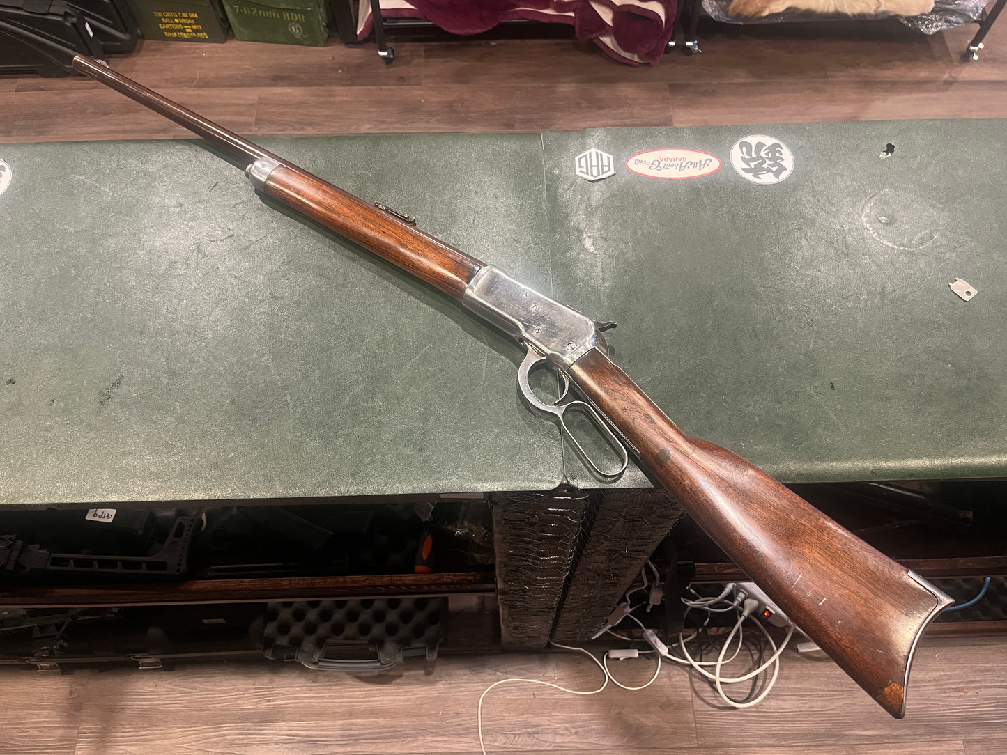 Winchester 1892 Le dernier cadeau est fermé ; surveillez le prochain