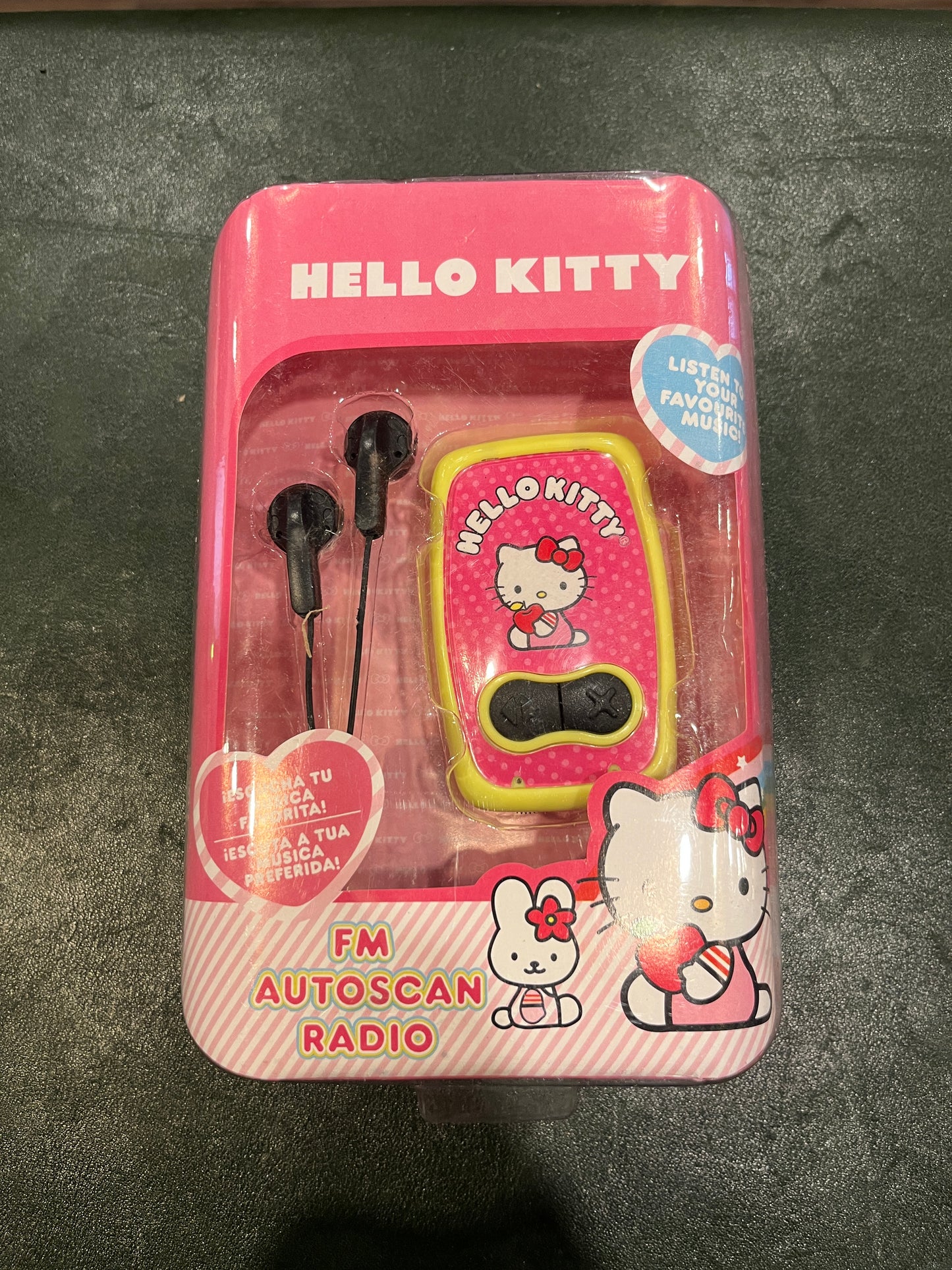Hello Kitty FM Auto-Scan Radio with Earphones