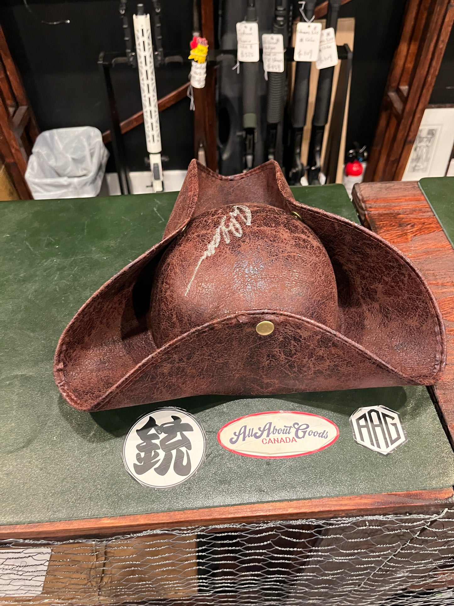 ORLANDO BLOOM SIGNED “PIRATES OF THE CARIBBEAN” HAT – WWOC COA