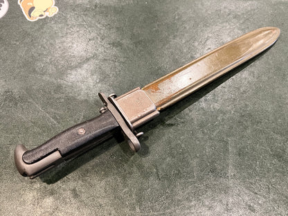 WWII U.S. M1 Bayonet by Oneida Limited (1942) with with VP-Marked M3 Scabbard