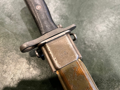 WWII U.S. M1 Bayonet by Oneida Limited (1942) with with VP-Marked M3 Scabbard