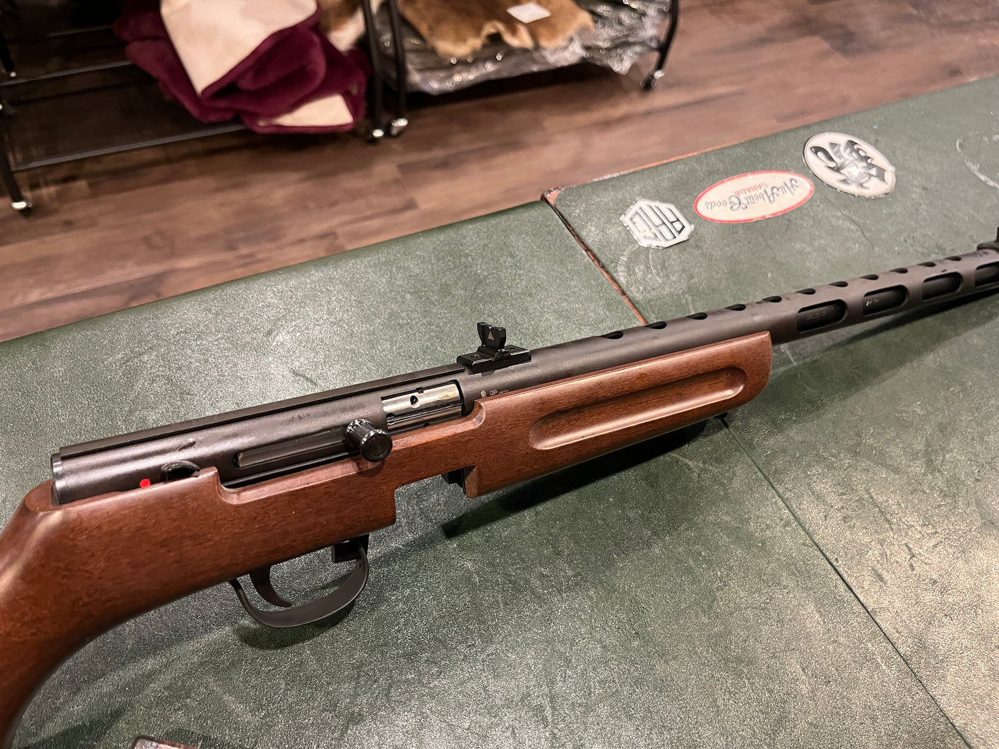 (补货) 全新Pietta PPS-50 .22 LR半自动步枪，带木制枪托和30发弹匣，从未开火