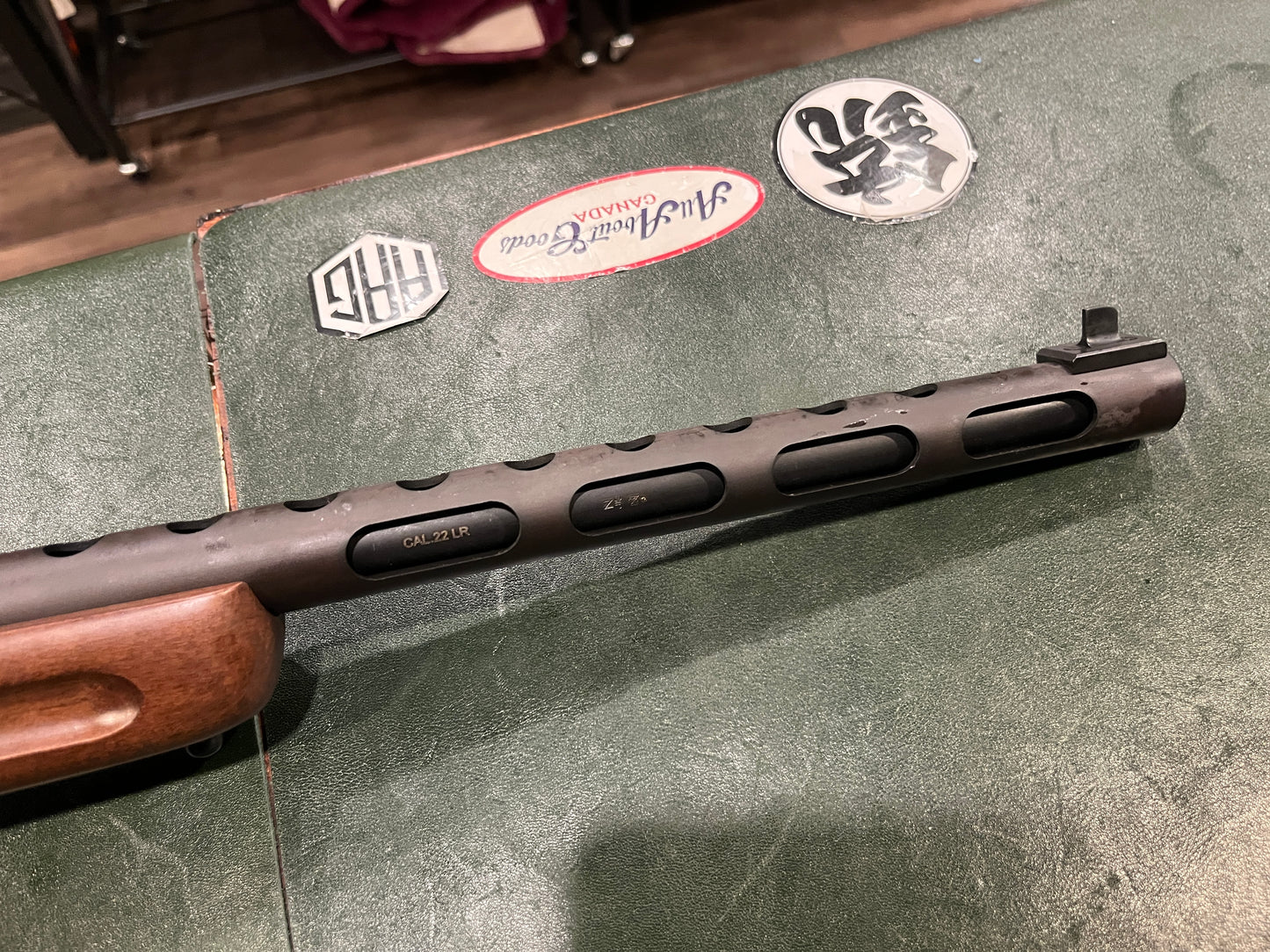 (补货) 全新Pietta PPS-50 .22 LR半自动步枪，带木制枪托和30发弹匣，从未开火