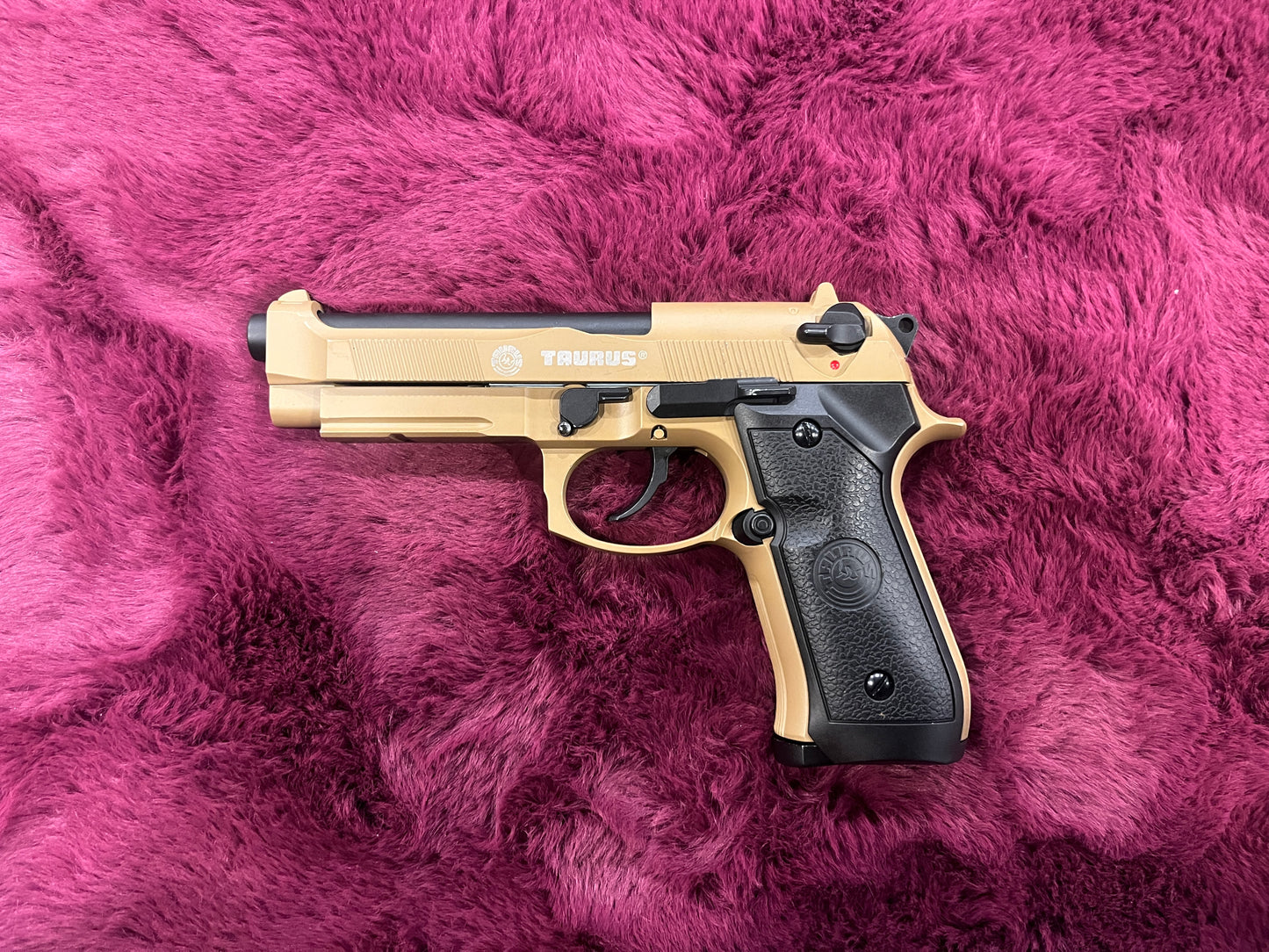 Pistolet airsoft style Taurus PT92, finition beige - Billes BB 6 mm