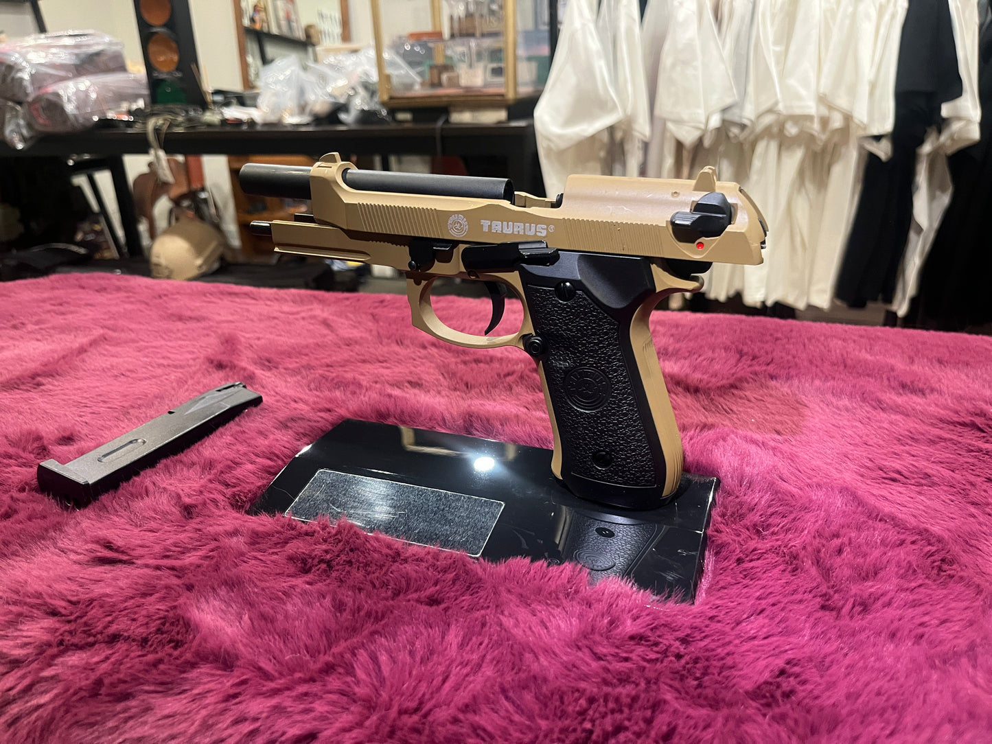 Pistolet airsoft style Taurus PT92, finition beige - Billes BB 6 mm