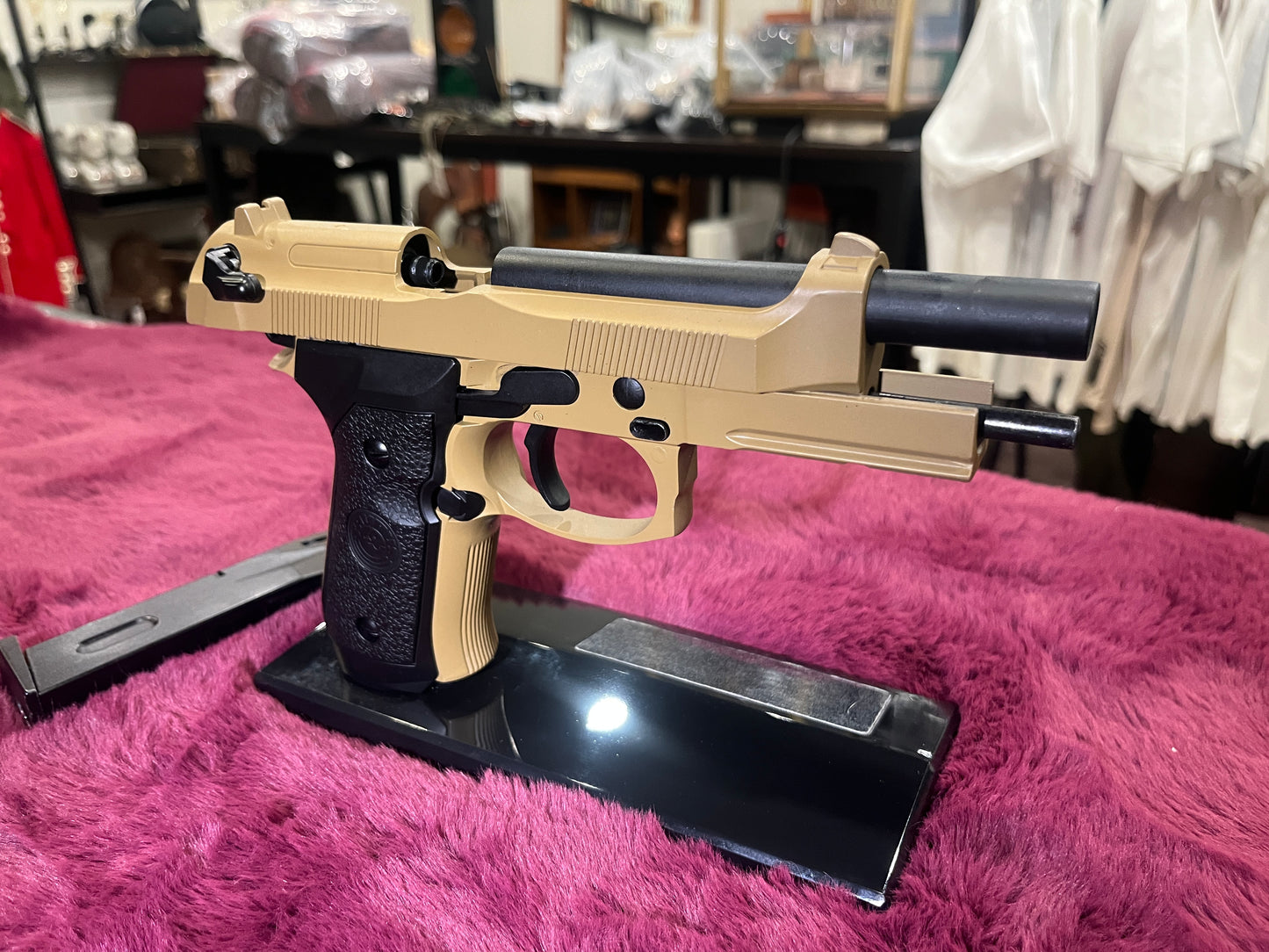 Pistolet airsoft style Taurus PT92, finition beige - Billes BB 6 mm