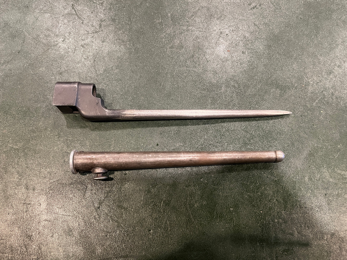 Baïonnette Lee-Enfield n° 4 Mk II avec fourreau d'origine – Modèle militaire britannique