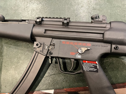 MP5式固定枪托带顶部导轨的全尺寸电动气枪