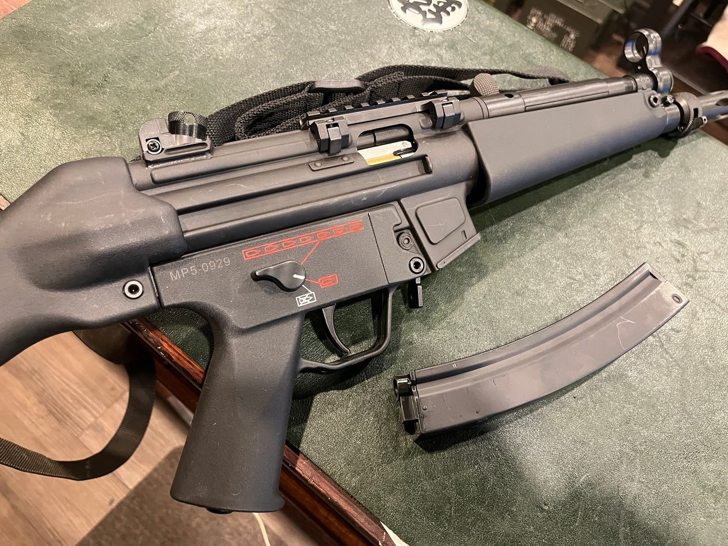 MP5式固定枪托带顶部导轨的全尺寸电动气枪