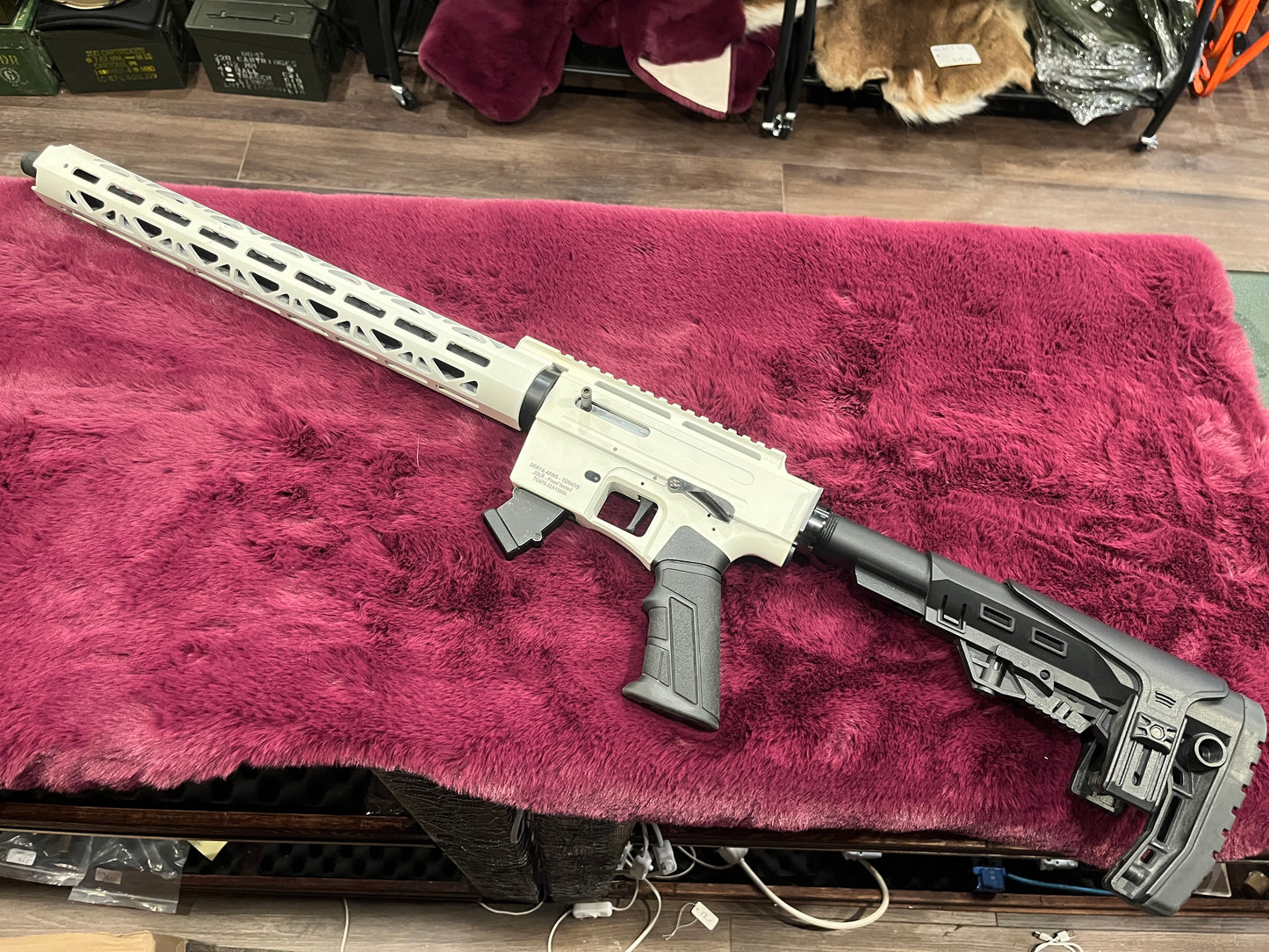 Kit de mise à niveau TM22 pour Derya TM22 : poignée d’armement AR, faux silencieux inversé et garde-main M-LOK de 8 pouces