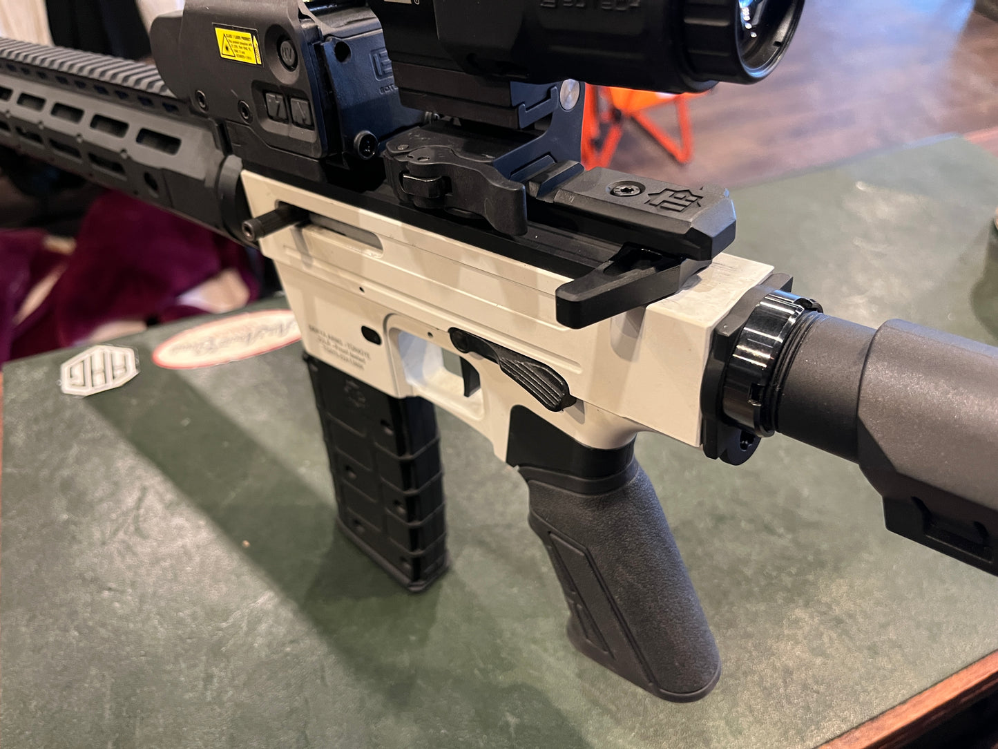 Kit de mise à niveau TM22 pour Derya TM22 : poignée d’armement AR, faux silencieux inversé et garde-main M-LOK de 8 pouces