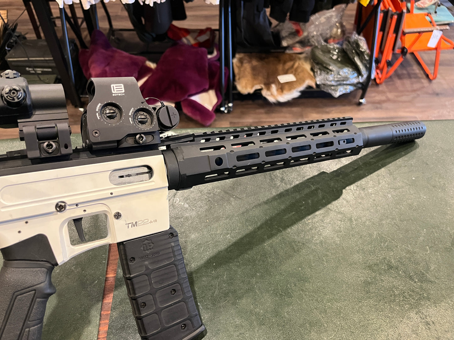 Kit de mise à niveau TM22 pour Derya TM22 : poignée d’armement AR, faux silencieux inversé et garde-main M-LOK de 8 pouces