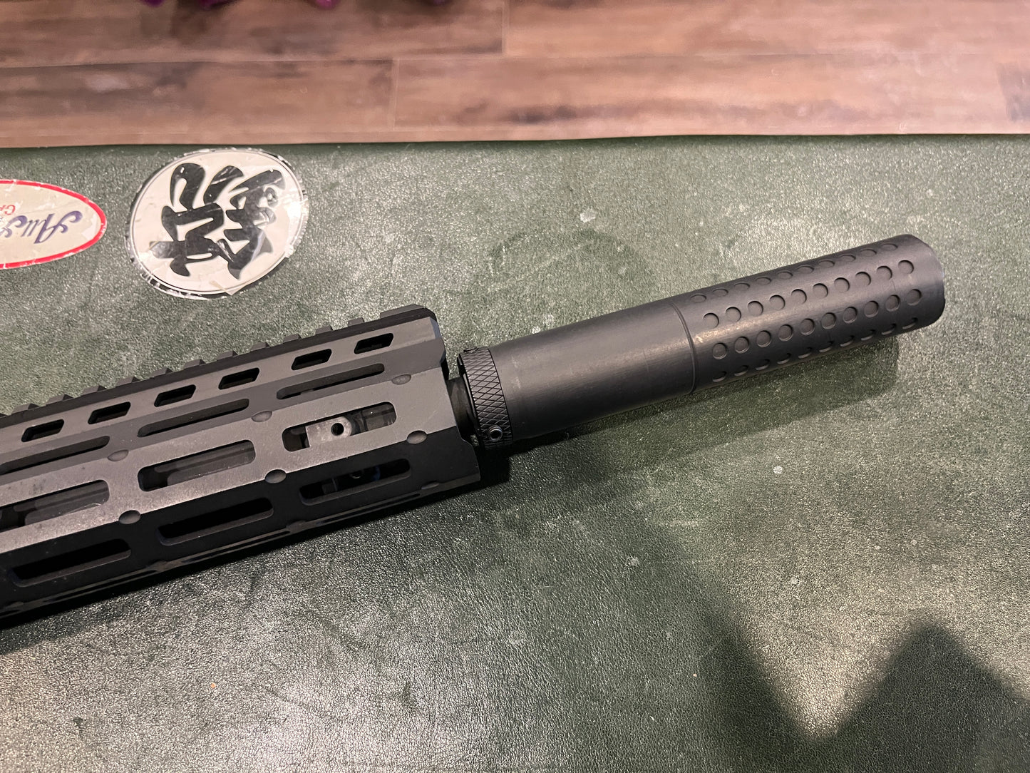 Kit de mise à niveau TM22 pour Derya TM22 : poignée d’armement AR, faux silencieux inversé et garde-main M-LOK de 8 pouces