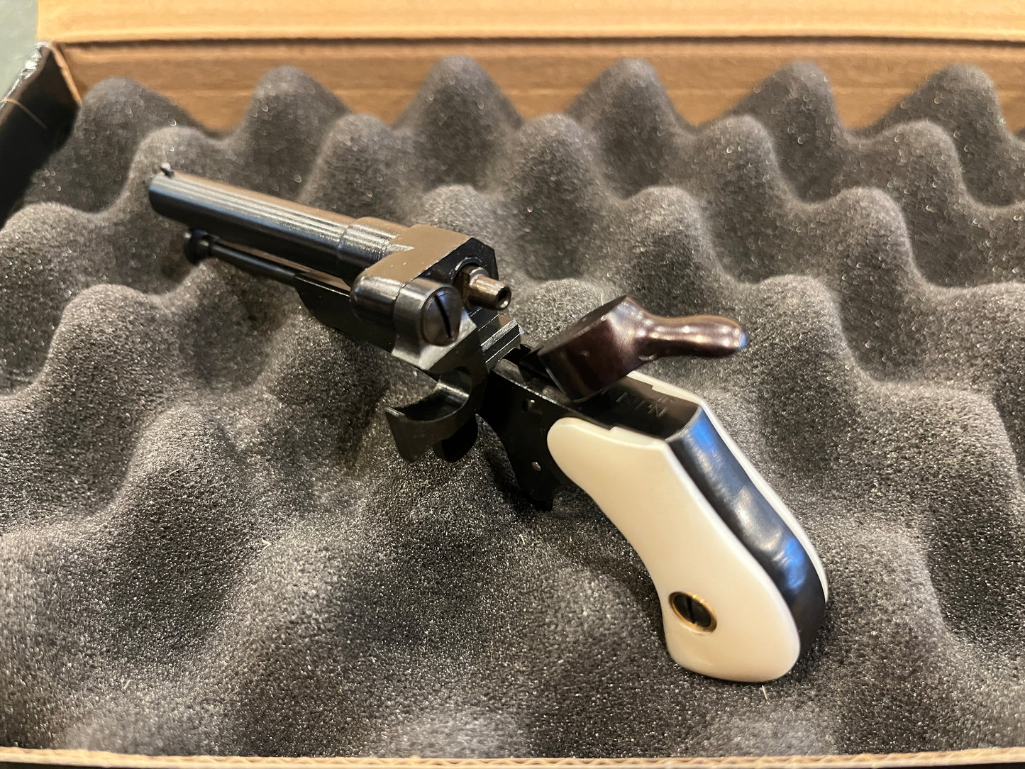 Pedersoli Derringer Guardian Pearl Grip 4.5mm BB/ Pellet Percussion Pistol – #11 Cap