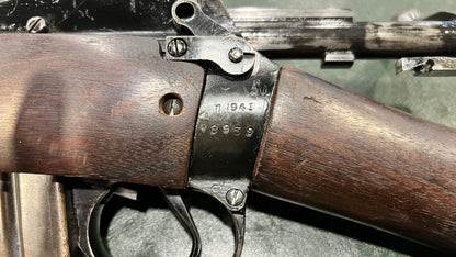 Fusil Lee-Enfield n° 4 Mk I Long Branch de 1943 – Tous assortis (boîtier, culasse et chargeur)