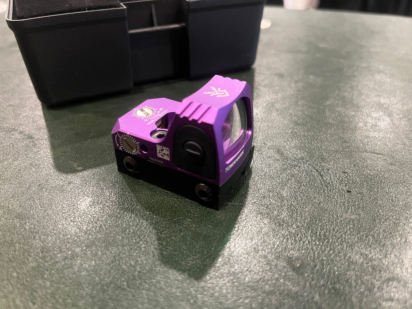 Swamp Deer Tomahawk Micro Red Dot Sight – 3 MOA, Purple Anodized, Picatinny Mount, Complete Kit