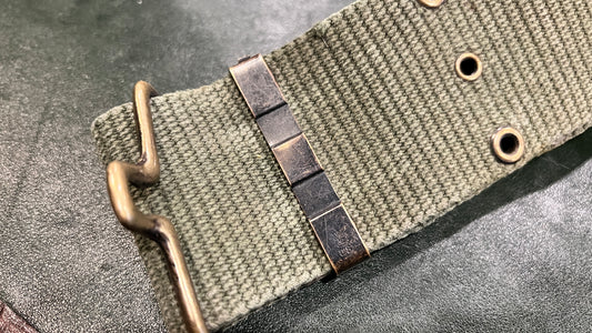 Ceinture d'équipement individuelle militaire américaine M1956 – Ceinture en toile de l'époque de la guerre du Vietnam (originale)