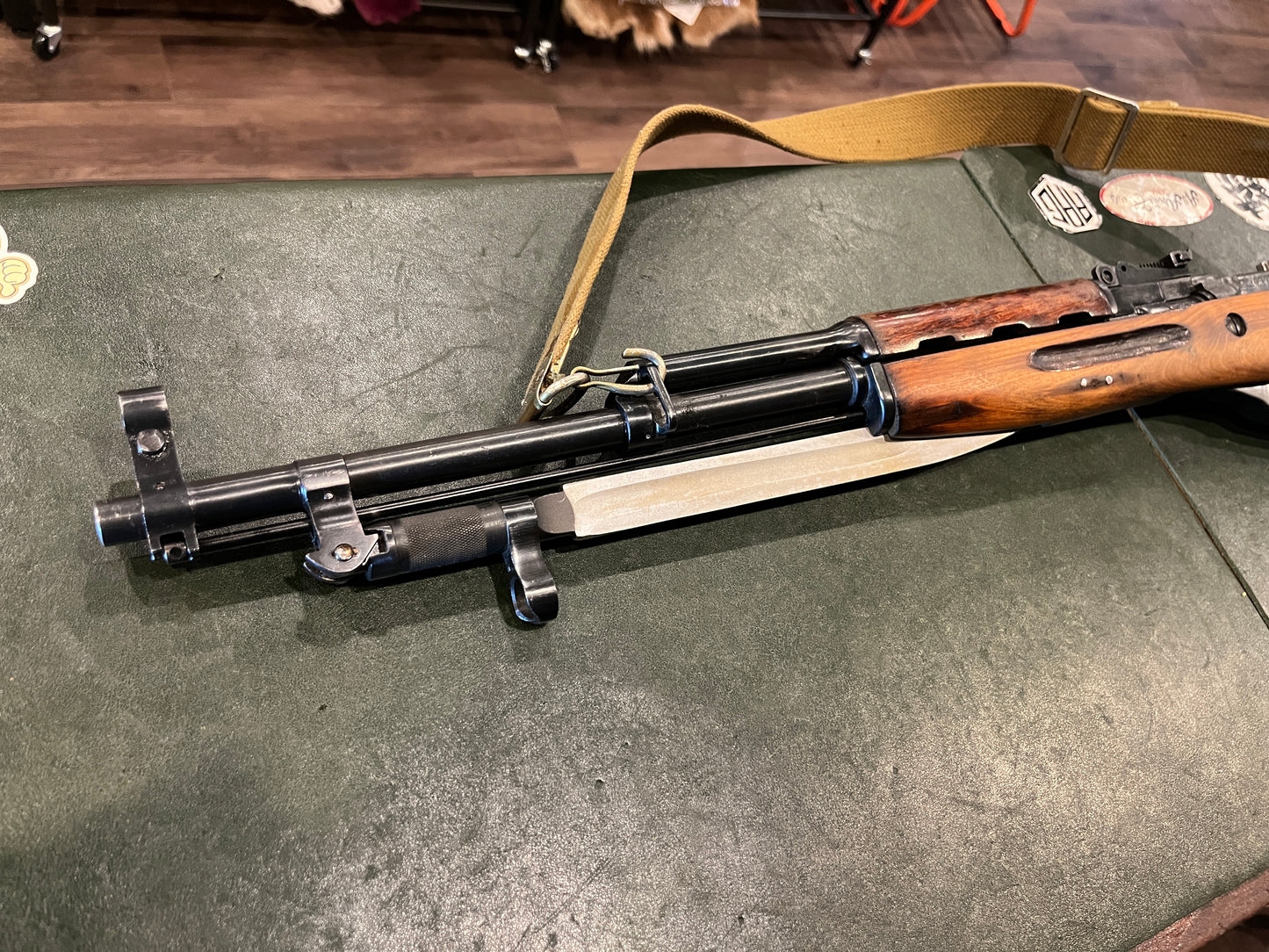 Carabine semi-automatique SKS russe – 7,62 × 39 – Canon marqué OP-SKS – Percuteur à ressort – Culasse marquée 1950
