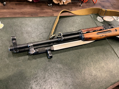 Carabine semi-automatique SKS russe – 7,62 × 39 – Canon marqué OP-SKS – Percuteur à ressort – Culasse marquée 1950