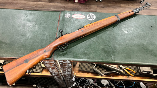 Fusil tchèque Vz.24 (马四环) - 7,92 × 57 Mauser comprend une pochette de munitions en cuir d'origine et un clip rare