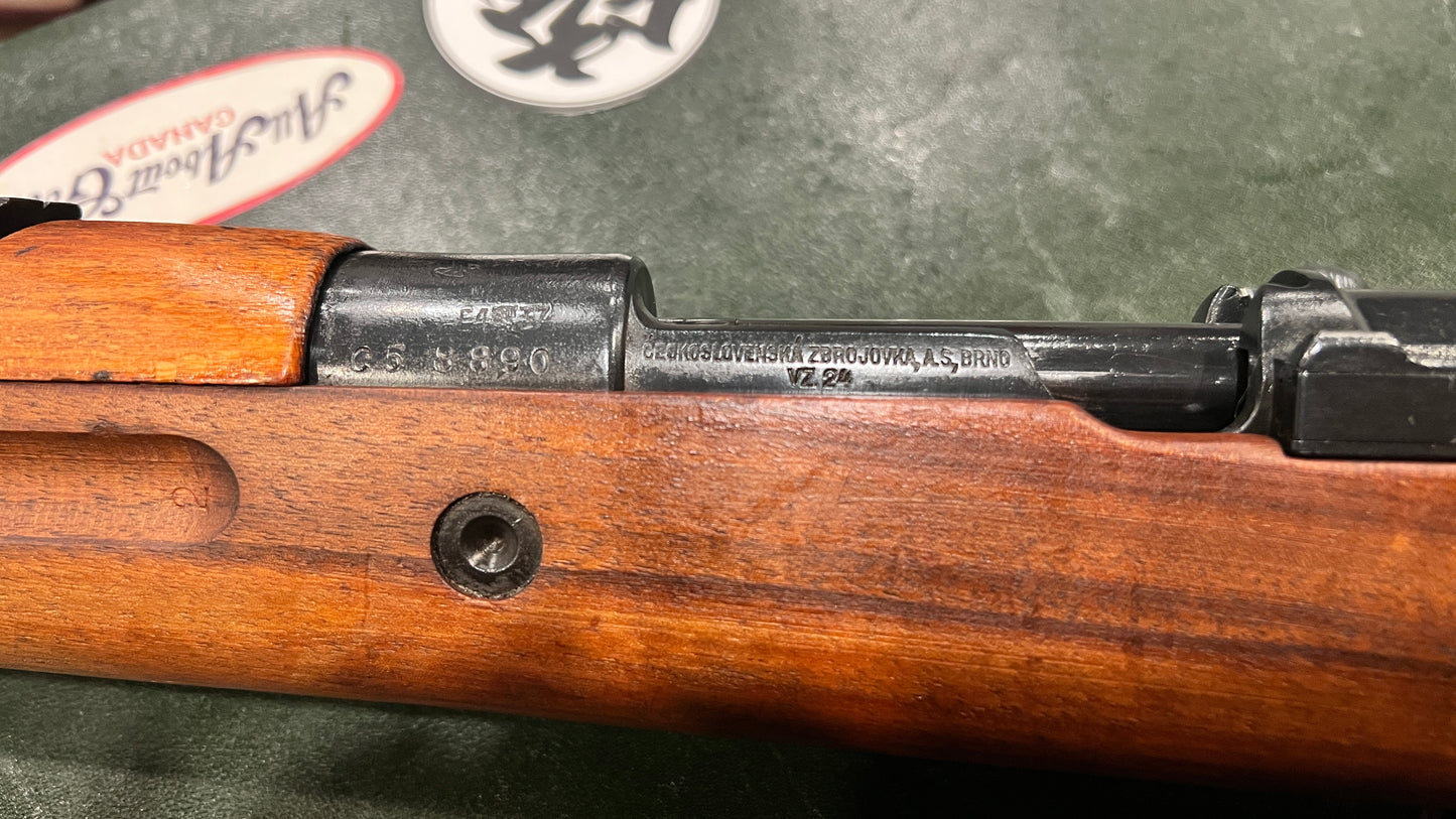 Fusil tchèque Vz.24 (马四环) - 7,92 × 57 Mauser comprend une pochette de munitions en cuir d'origine et un clip rare