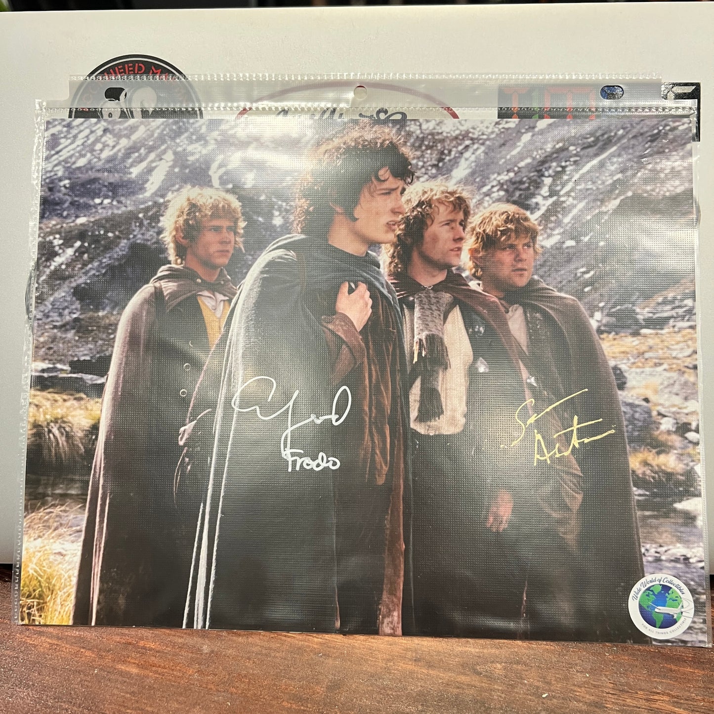 Elijah Wood & Sean Astin Dual-Signed 8x10 Photo (The Lord of the Rings – Certified Autographed Memorabilia)