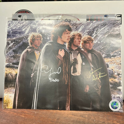 Elijah Wood & Sean Astin Dual-Signed 8x10 Photo (The Lord of the Rings – Certified Autographed Memorabilia)