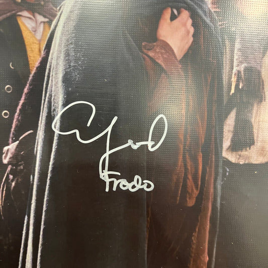 Elijah Wood & Sean Astin Dual-Signed 8x10 Photo (The Lord of the Rings – Certified Autographed Memorabilia)