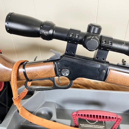 Chiappa 型号 LA322 .22LR 杠杆式步枪，带瞄准镜和枪带