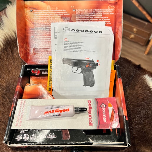 Umarex Makarov .177 CO₂ BB 手枪 – 金属枪身，盒装，附说明书和 Pellgunoil