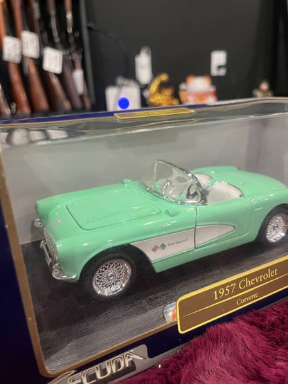 1957 年雪佛兰克尔维特汽车模型