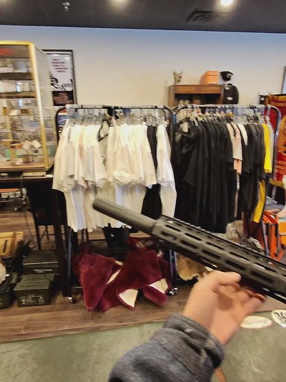 Kit de mise à niveau TM22 pour Derya TM22 : poignée d’armement AR, faux silencieux inversé et garde-main M-LOK de 8 pouces